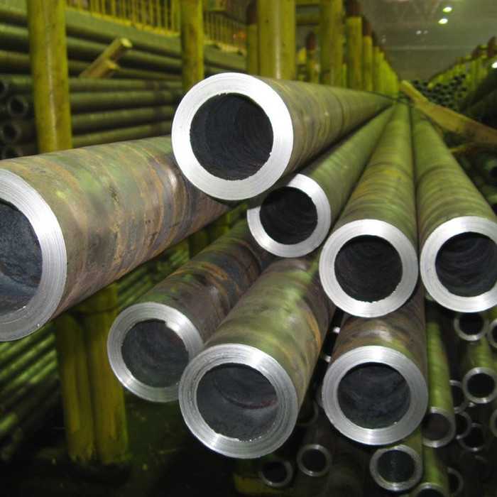 Труба бесшовная горячедеформированная 351х50 мм